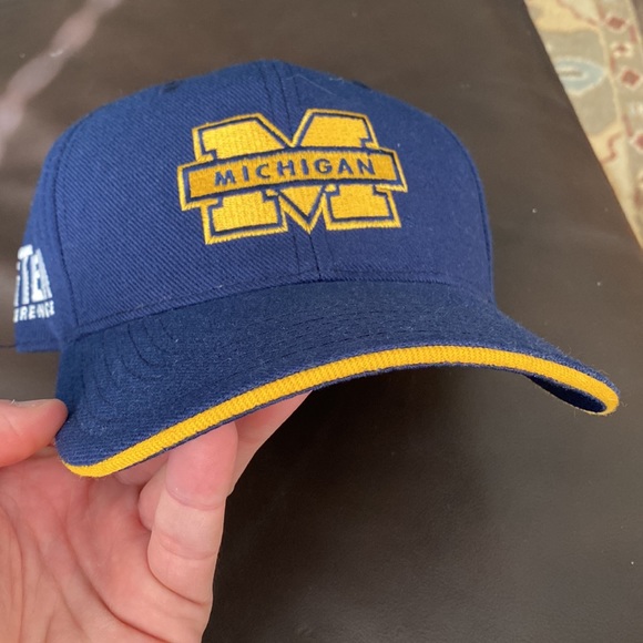 University of Michigan Big Ten Conference Hat. - Picture 3 of 10